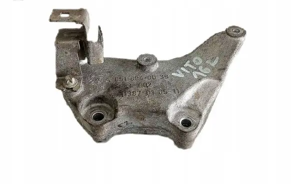 Mercedes-Benz Vito Viano W447 Engine mounting bracket A6510940039