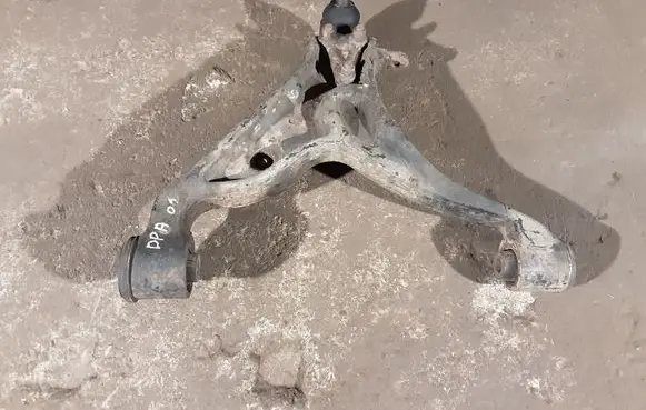 Mitsubishi Pajero Front lower control arm/wishbone