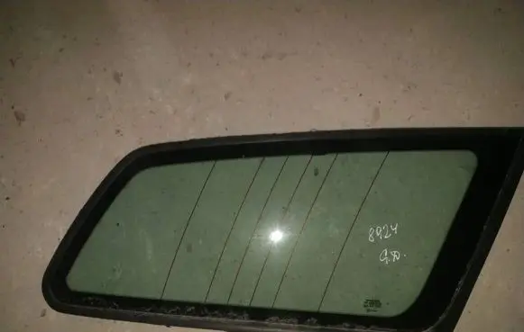 Volvo V50 Rear side window