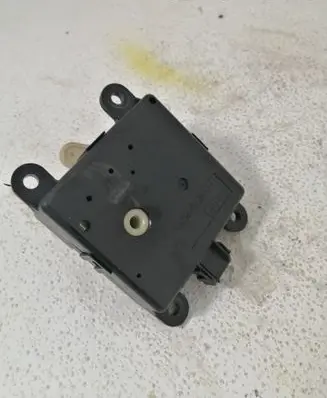 Nissan Primera Air flap motor/actuator 3T05030820