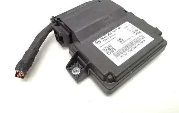 Volkswagen PASSAT B7 Hand brake control module 3AA907801G