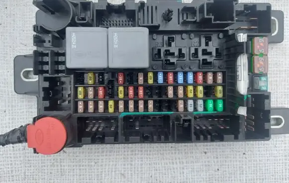 Land Rover Discovery Sport Fuse box set LR144125