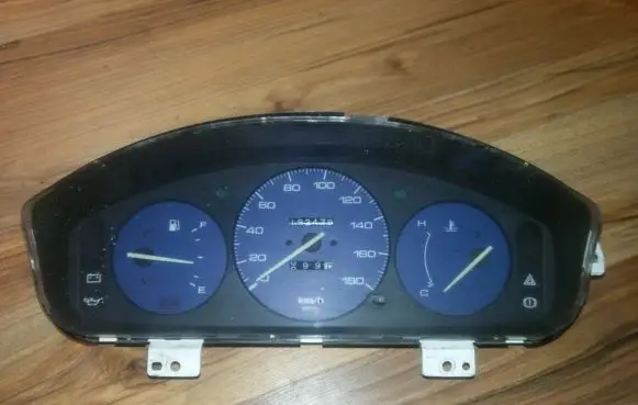 Mazda 121 Speedometer (instrument cluster) 46db03