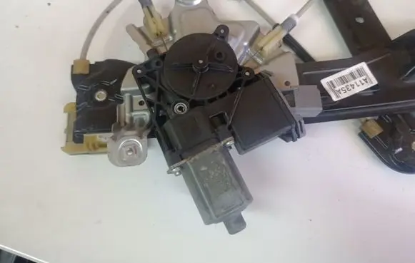 Opel Insignia A Front door window regulator motor