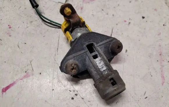 KIA Sorento Coupe door lock (next to the handle)