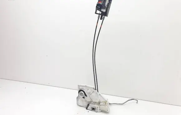 Suzuki SX4 S-Cross Front door lock 