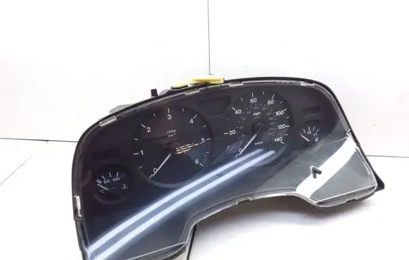 Speedometer (instrument cluster)