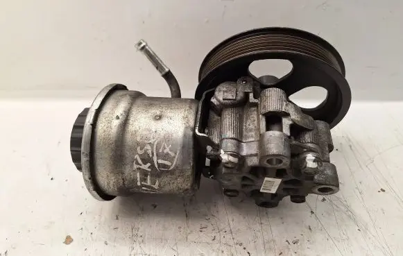 Toyota Corolla Verso AR10 Power steering pump 4431005120