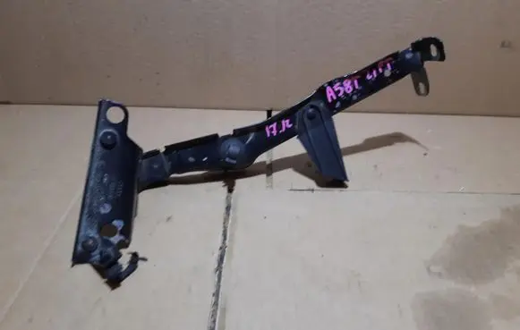 Audi A5 8T 8F Fender mounting bracket