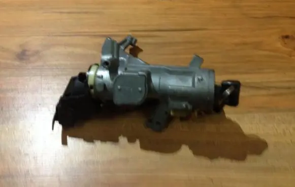 Mazda 323 Ignition lock sl28