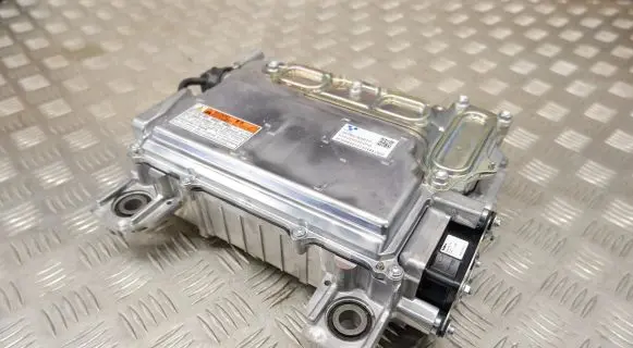 Voltage converter inverter