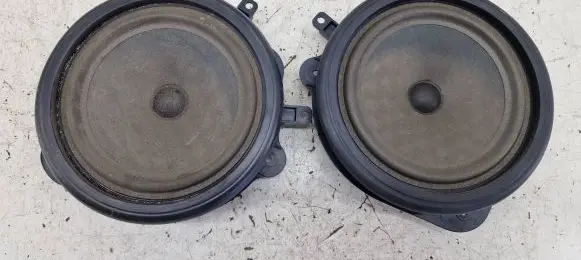Audi A3 S3 8P Front door speaker 8P0035411