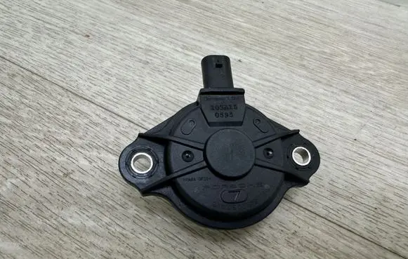 Porsche Macan (95B) Camshaft vanos timing valve 94610505379