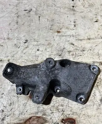 Engine mounting bracket