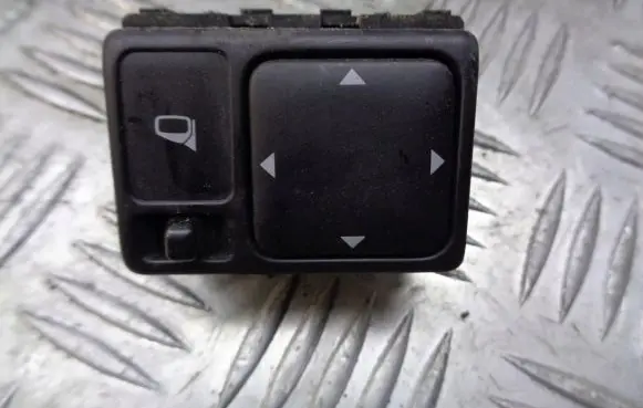 Nissan Note (E11) Wing mirror switch