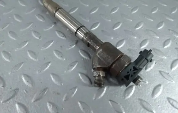 KIA Ceed Fuel injector 338002A610 0445110589