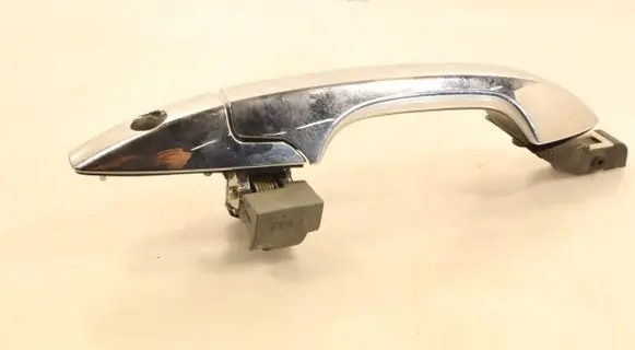 Honda CR-V Front door exterior handle/bracket 