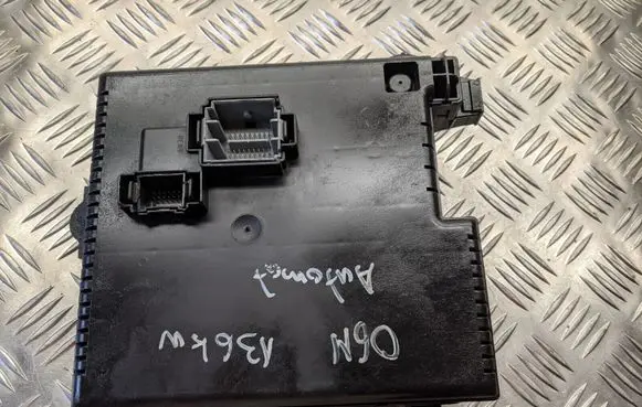 Volvo V70 Fuse module 30728512