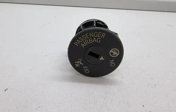 Passenger airbag on/off switch