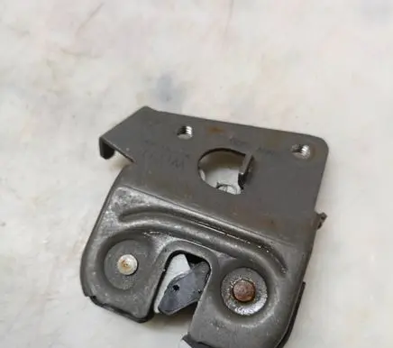 BMW M4 F82 F83 Seat back rest lock catch BMW5220