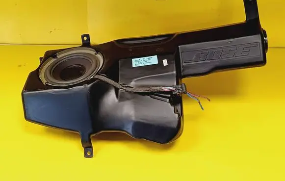 Mercedes-Benz E W210 Panel speaker 2108203902