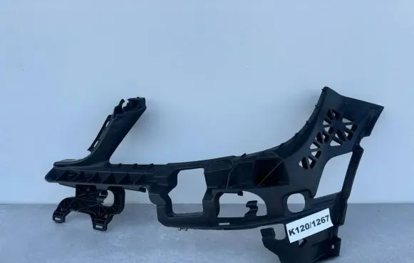 Mercedes-Benz C W204 Front bumper mounting bracket A2048850116