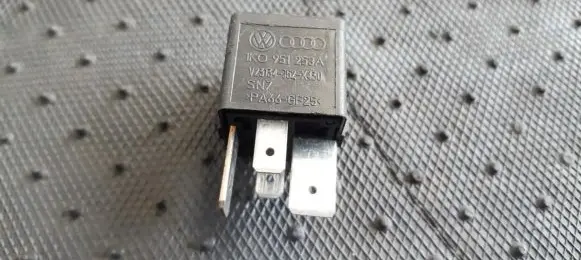 Volkswagen Caddy Other relay 1K0951253A V23134-J52-X430