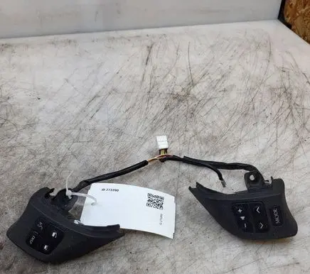 Lexus IS 220D-250-350 Steering wheel buttons/switches 75B458