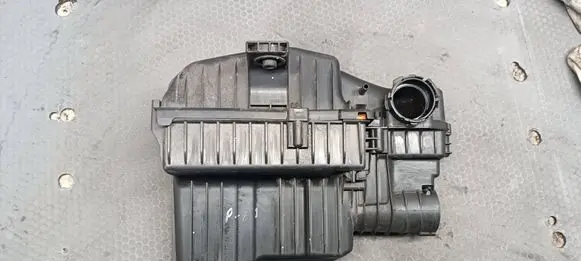 Peugeot 208 I Air filter box 9813534180