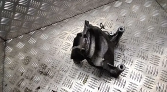 Volkswagen Touareg I Engine mounting bracket 070199308A