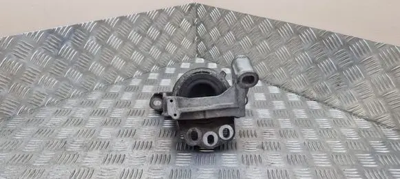 Engine mount bracket