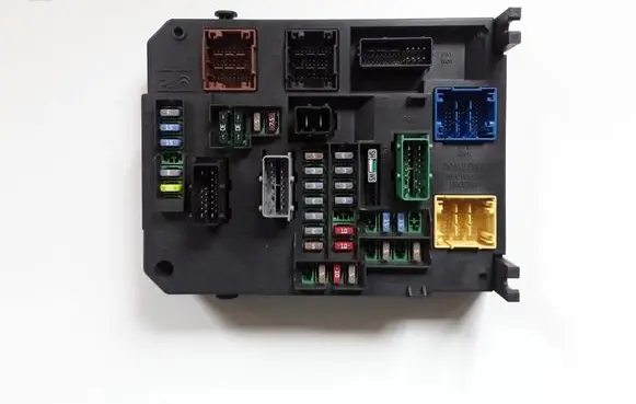 Peugeot 508 Fuse module 9665547580
