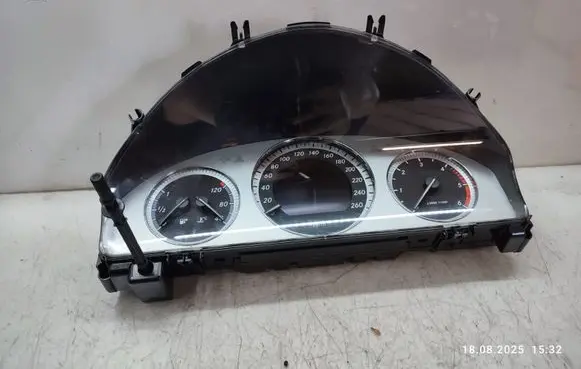 Speedometer (instrument cluster)
