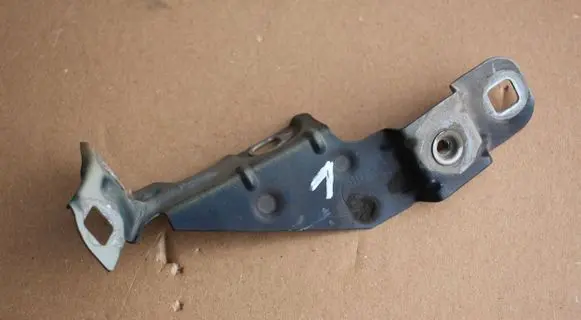 BMW 1 E81 E87 Fender mounting bracket