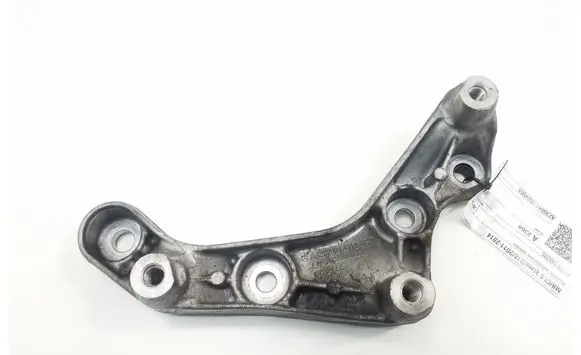 Mercedes-Benz CLS C218 X218 Front differential bracket A2720140295