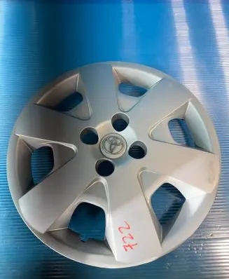 Toyota Corolla E120 E130 R16 wheel hub/cap/trim 