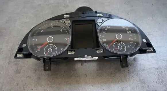 Volkswagen PASSAT CC Speedometer (instrument cluster) 3C8920970P