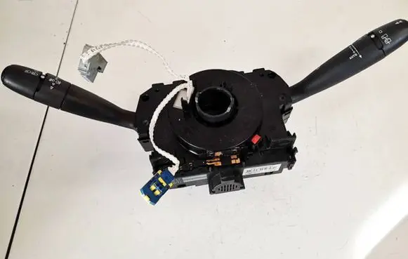 Wiper turn signal indicator stalk/switch