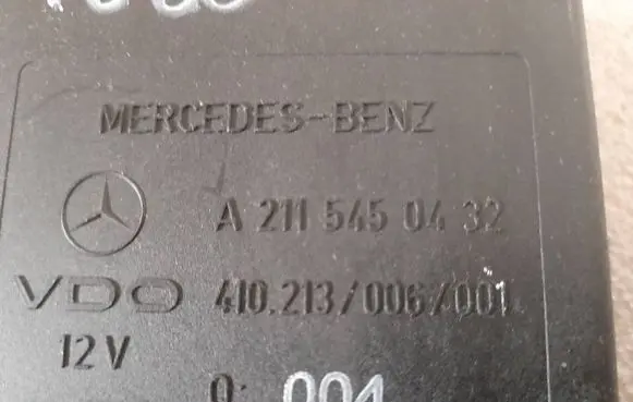 Mercedes-Benz E W211 Air suspension control unit module (rear) 2115450432