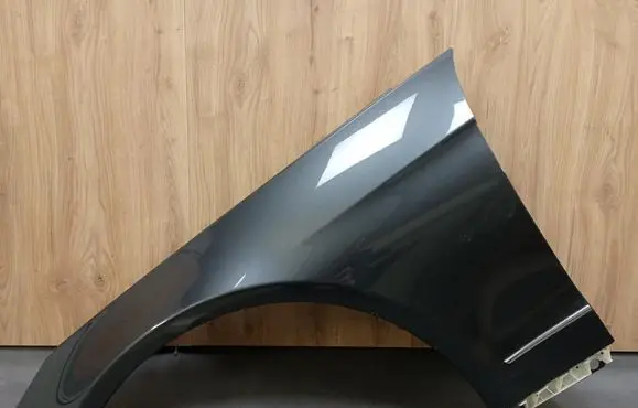 Mercedes-Benz E A207 Fender 