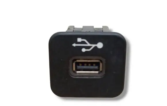Jeep Renegade USB socket connector 735600659 C096 3317022201