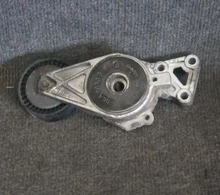 Volkswagen PASSAT B6 Other engine bay part 06A903315F