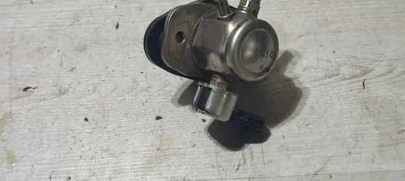 Toyota C-HR I Fuel injection high pressure pump