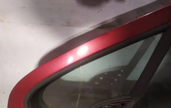 Peugeot 307 Front door vent window glass four-door 