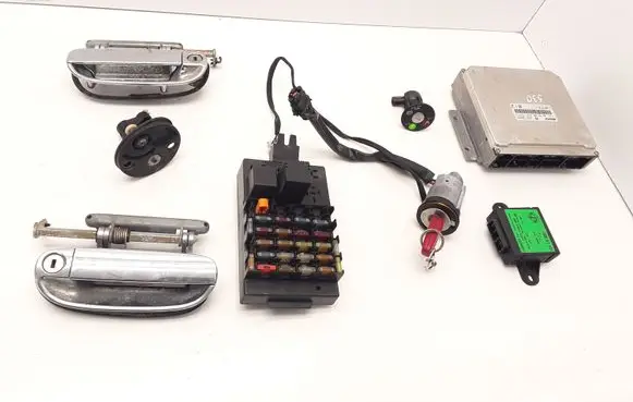 Alfa Romeo 166 Engine ECU kit and lock set 0261204707 00467379210 46481878