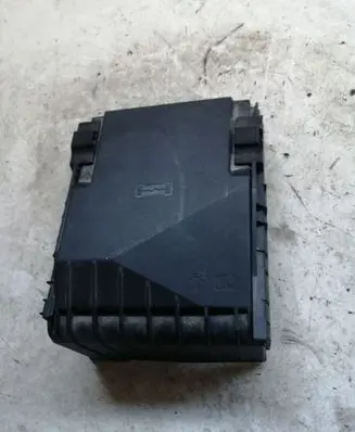 Volkswagen Golf VI Fuse box cover 1K0937132F