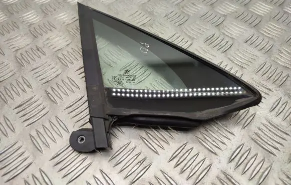 Volkswagen PASSAT B8 Front triangle window/glass 43R011026 3G0845114C