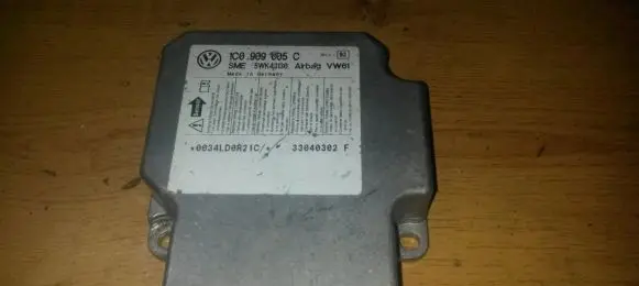 Volkswagen PASSAT B5.5 Airbag control unit/module 1C0909605C 5wk43130