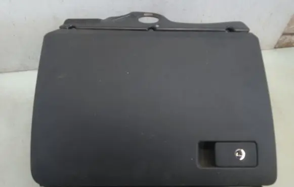 Volkswagen PASSAT B7 Glove box