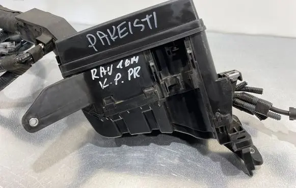 Toyota RAV 4 (XA40) Fuse box set 8266242530